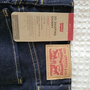 Women's Levi's jeans